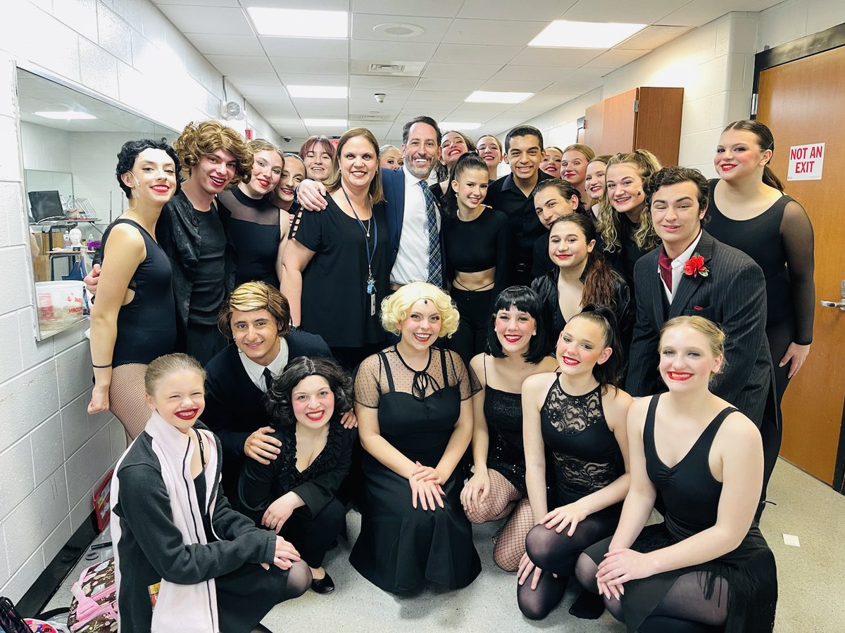 RIH__Super's tweet photo. CHICAGO - THE MUSICAL is a must-watch! You will regret it if you miss amazing performance! Not sure where to begin?! Seeing is believing! Don't walk. Run to see Chicago - The Musical! Last performance April 23rd 7:00 pm Indian Hills Auditorium. Read more: https://t.co/kuqthmuPms https://t.co/rMpFctfsUv