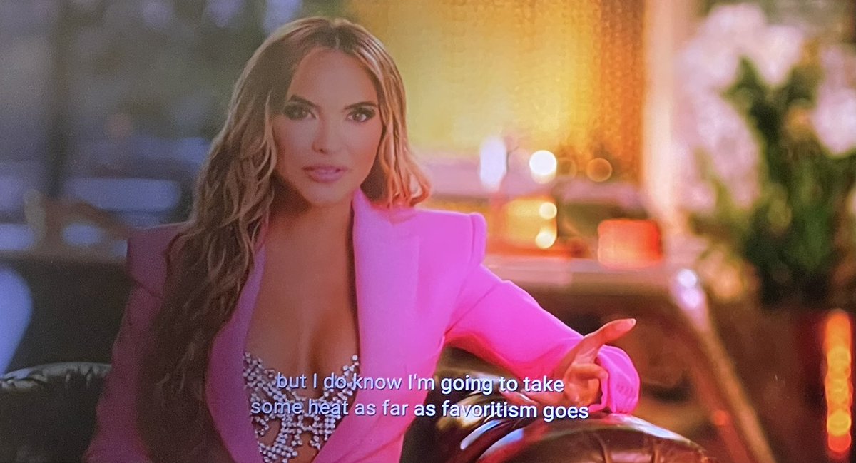 bravotrashcan's tweet photo. No shit Sherlock. I’m on episode two and already over Chrischelle in my screen 24 seven. The #fuckypurbosseffect #sellingsunsets5 🙄 #fakerelationship #forshow https://t.co/cRCCwAgmD0
