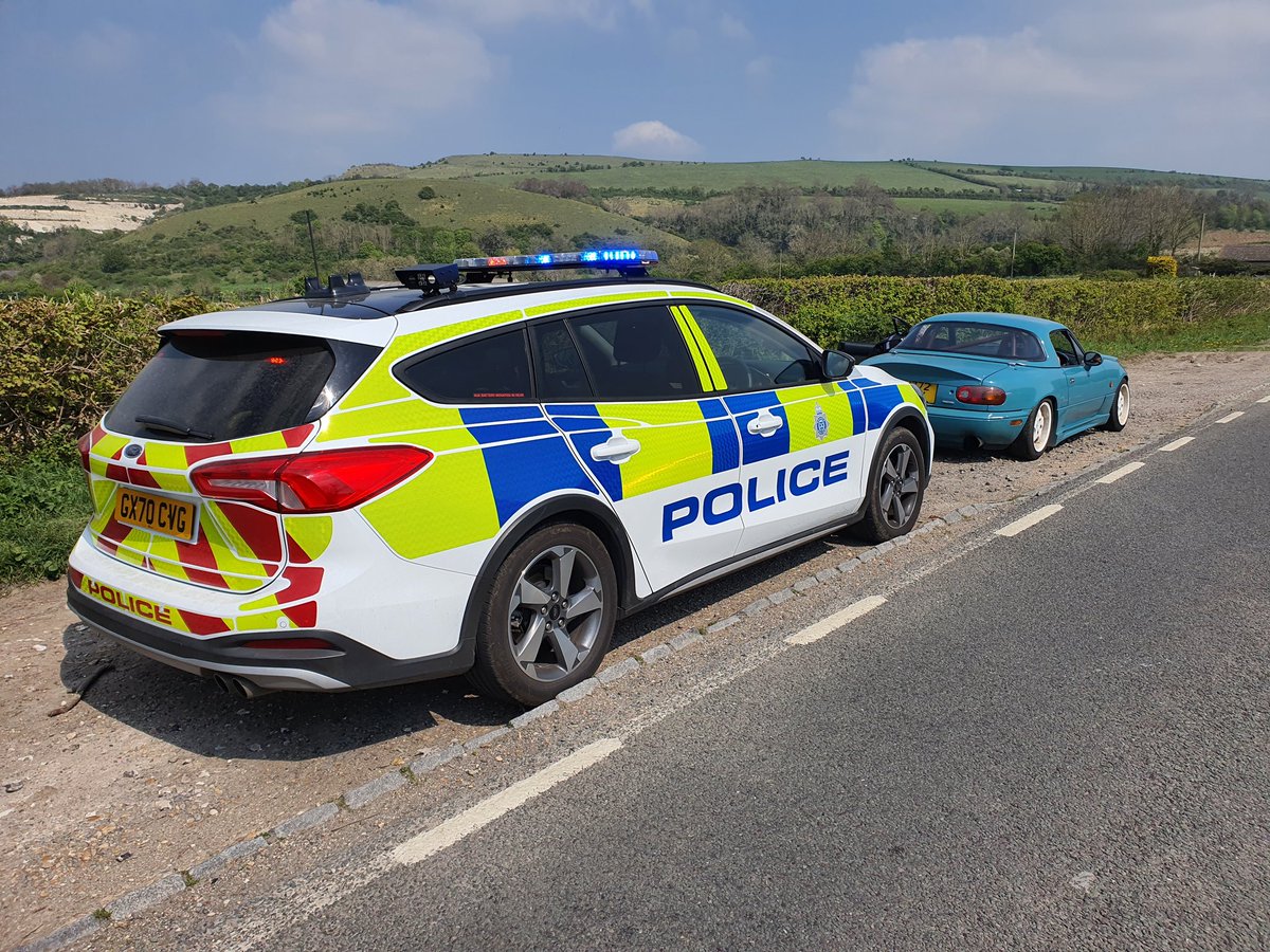 The team have been supporting Op Downsway in the South Downs near to Brighton today. 2 FPNS for no MOTs 1 TOR for careless driving 2 VDRS for vehicle defects And many more stopped and checked for waste crime, burglary, poaching and drug offences. #DM070 #teamwork #opdownsway