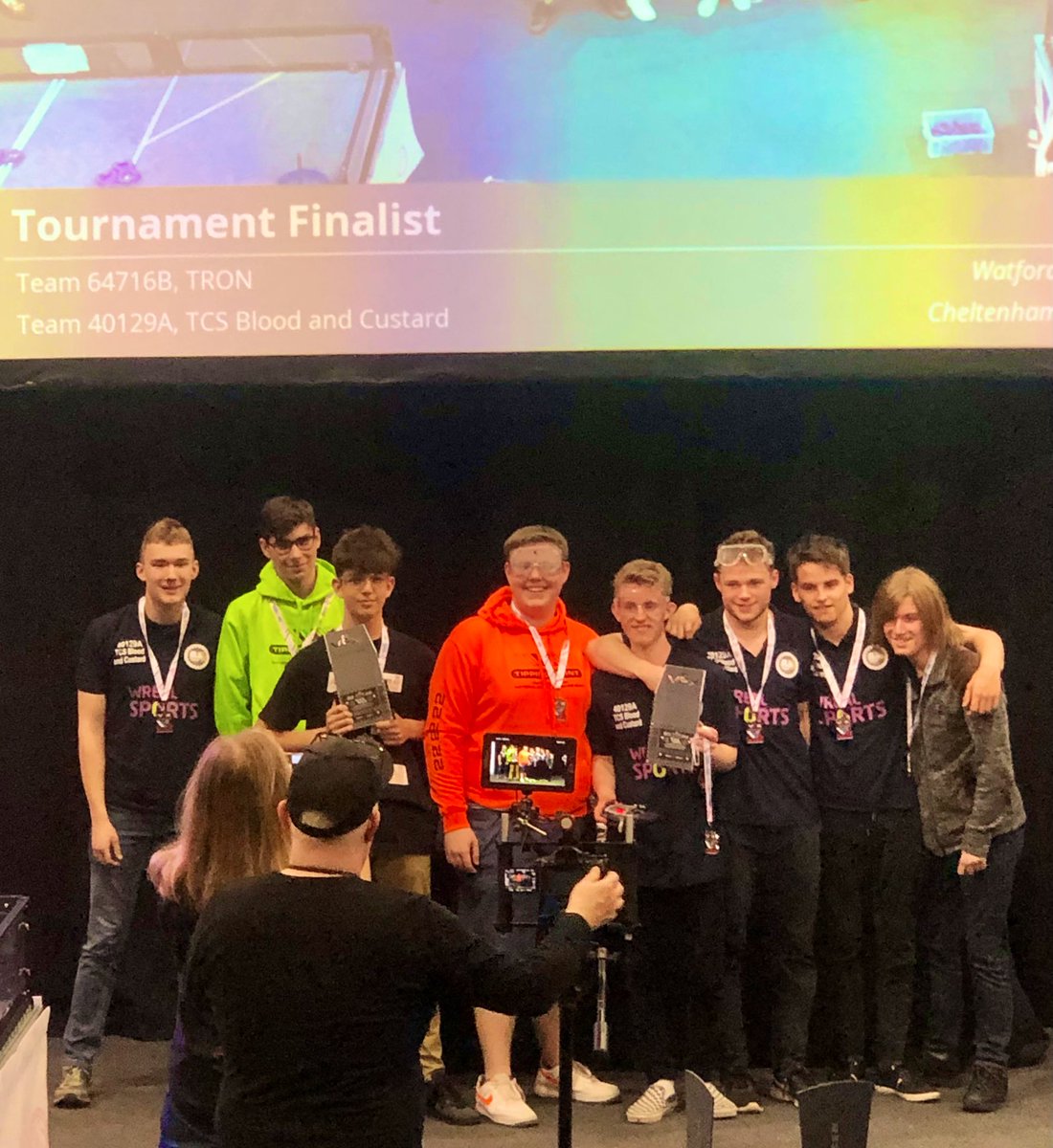 What a fantastic <a href="/VEXRoboticsUK/">VEX Robotics UK</a> nationals tournament as ever! So proud of both our <a href="/Cotswold_School/">The Cotswold School</a> teams, our year 12s even got all the way to the divisional final! Thank you to all the volunteers who made it possible! Bring on 2022/23!! <a href="/Chewmacca1/">Paul McKnight</a> <a href="/Chris_Calver/">Chris Calver</a> <a href="/PsychiaAlex/">Alex Saikia</a> 👍