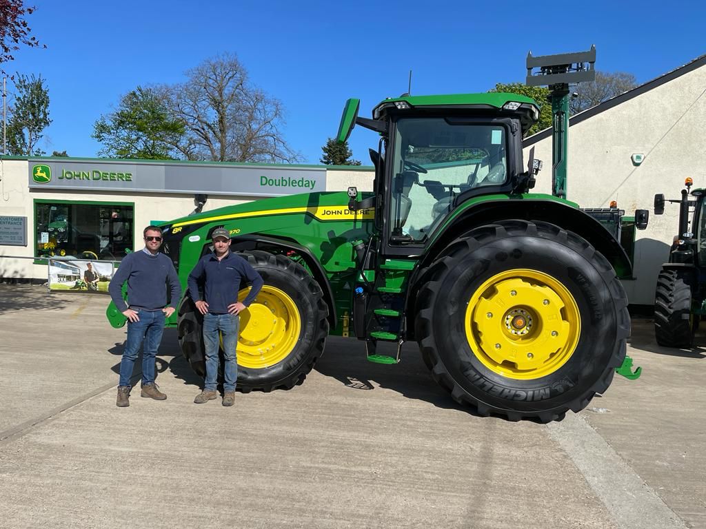 DoubledayGroup's tweet image. Collection Day! Doubleday Kings Lynn Sales Representative Richard Wales had the pleasure of handing over this New John Deere 8R 370 to Hamish Fleming of Wales Eastgate Farms Ltd, thank you Toby &amp;amp; Hamish for your continued support. #CollectionDay #8R
