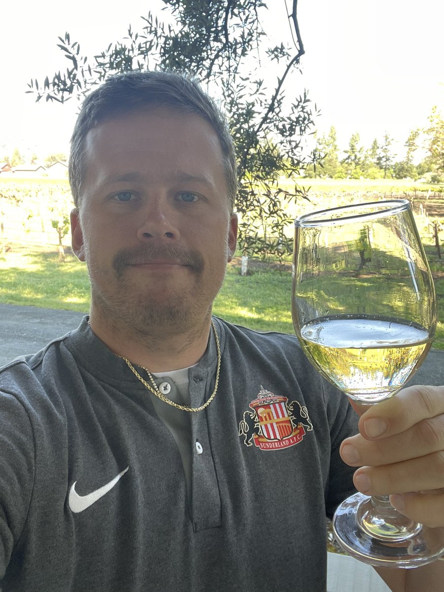 memerson619's tweet image. Enjoying a few victory wines early this morning in Napa, CA after watching the mighty @SunderlandAFC cruise to victory. Haway the Lads!
#SAFC #LadsOnTour
