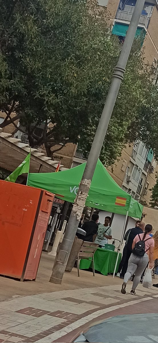 AscoMalaga's tweet photo. Los fascistas se van a Miraflores de los Angeles a pescar votos entre los fachapobres y desesperados para que sus amos vivan a cuerpo de rey #Malaga https://t.co/NRJN7qUfDm