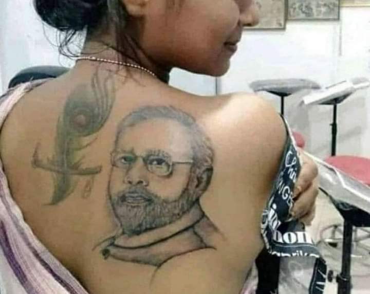 kavraj__'s tweet photo. मोदी भक्त तो मैं भी हूं पर बहन यह कुछ ज्यादा नहीं हो रहा है 👇🤦‍♀🙈

खैर यह हंसी मजाक थी दाद देनी पड़ेगी बहन की मोदी जी के प्रति जो भक्ति है काबिले तारीफ 👌❤❤🚩 https://t.co/wJPAHbCXxm