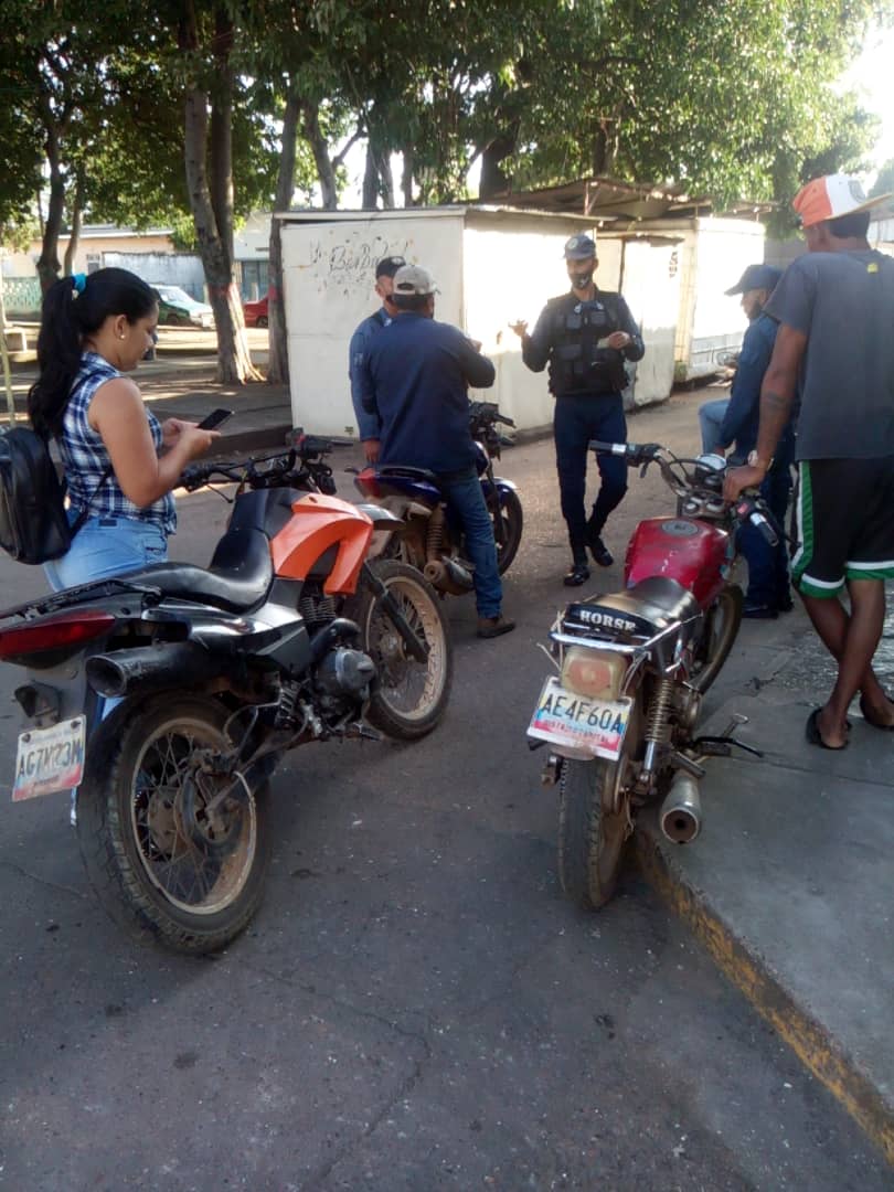 poliguarico15's tweet photo. #23Abr|| En el cumplimiento del Vértice 1 de la Gran Misión @cuadrantdpaz y del dispositivo @Guaricoseguro se realizó despliegue de seguridad preventivo, por diferentes sectores del Mpio. Mellado.
#VenezuelaTerritorioDePaz 
#ElSombrero
#CCP6 https://t.co/XSHQoLhHln