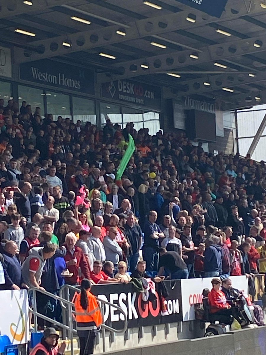 foxy219's tweet photo. @cw_nffc1979 @BBCRNS #inflatablearmy https://t.co/hYbKs4pK9S
