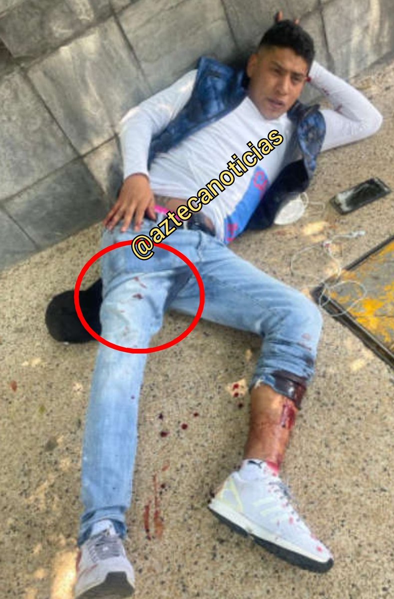 isidrocorro's tweet photo. Escolta se defiende de un asalto en plena fila de un banco para depositar 120 mil pesos y hiere de un disparo a un presunto delincuente identificado como Joel Antonio "N" 27 años. Ocurrió en el interior de Plaza Duraznos ubicada en Bosques de las Lomas en M. Hidalgo. #CDMX https://t.co/K5Q9HxzxdW