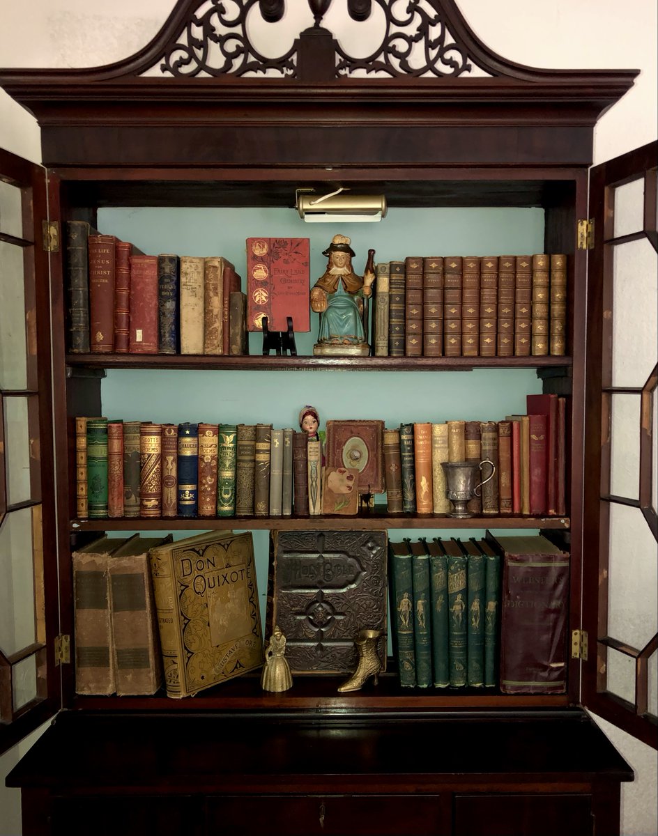 Caf01_Tx's tweet photo. “A room without books is like a body without a soul.”
   -Marcus Tullius Cicero

#WorldBookDay2022          #WorldBookDay https://t.co/R7N9j1dh1H