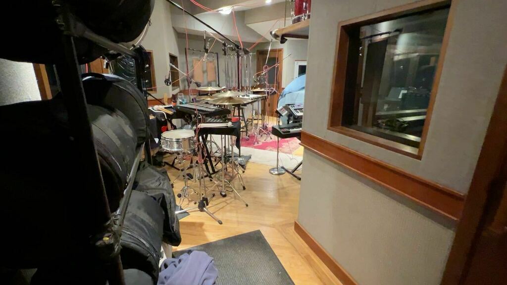 MarcUrselli's tweet photo. Percussion heaven today at #EastSideSound @eastsidesoundstudio with #YarnWire @yarnwire ensemble featuring #SaeHashimoto @saehash and #RusselGreenberg @russel_greenberg on percussions - check out the mic setup and the #Nordost @nordostcables cables hanging from above with ho… https://t.co/CYqVVF9WPH