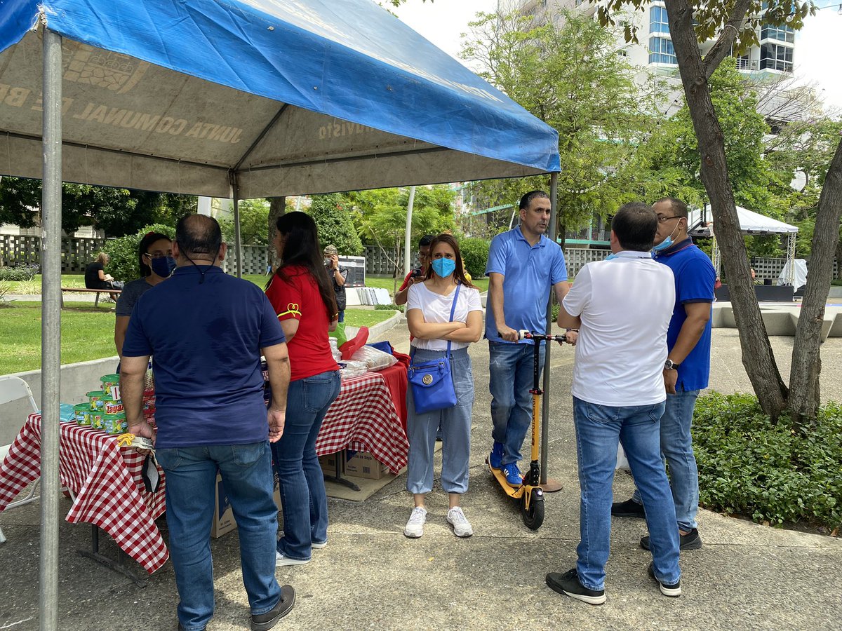 JCBellaVista's tweet photo. ¿Qué les parece si organizamos esta #FeriaDeAlimentos todos los sábados en el parque? 🌶🍇🥚 #YoVivoBellaVista https://t.co/8EqWlqBIZI