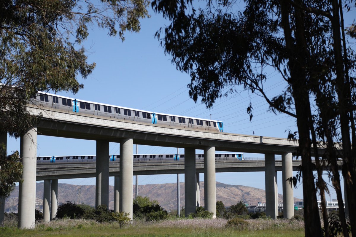 SFBART's tweet photo. Better than a freeway. 
Have a great car free weekend. https://t.co/Xem8RaDJiQ