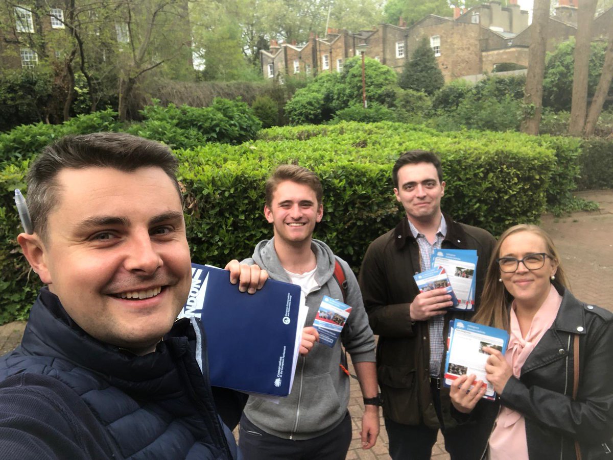 Another afternoon session with <a href="/whwoodroofe93/">Will Woodroofe 🇺🇦</a>, <a href="/BekahBexi/">Rebekah Kelly</a> &amp; <a href="/Samuel_Betz/">Sam</a> 💙💪

Locals know our message is a positive &amp; fresh one. It’s #TimeForChange 

#IslingtonDeservesBetter