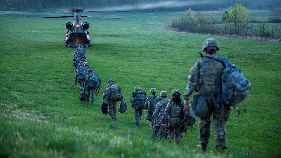 101stAASLTDIV's tweet photo. @101CAB has officially kicked off Operation Lethal Eagle II. During this 22 day exercise Soldiers from the 101st cab will test their proficiency and increase their knowledge on basic soldier tasks. 

#OLEII #aviation #wingsofdestiny #rendezvouswithdestiny #convoy #initialsetup https://t.co/EjeDccK7zQ