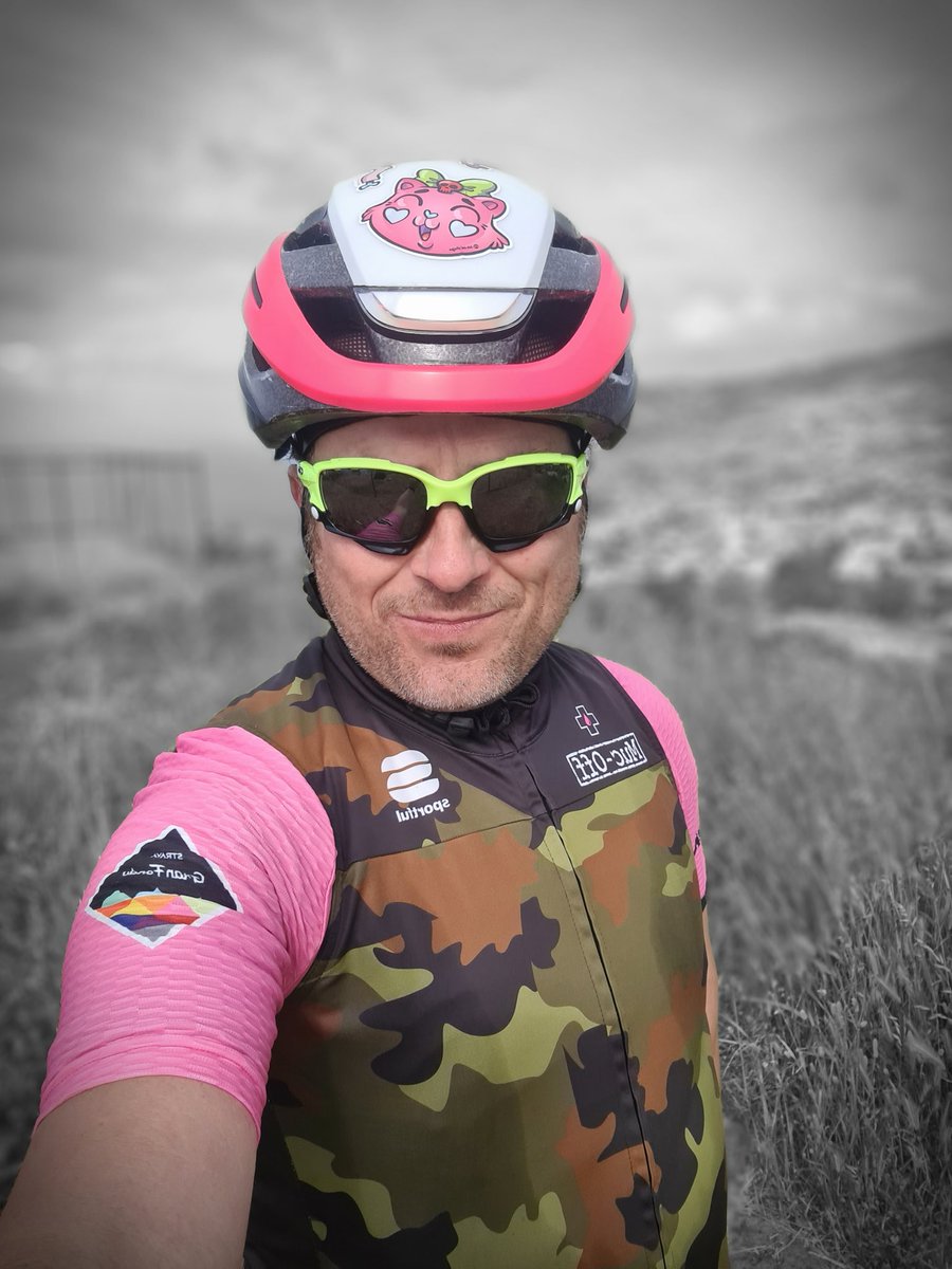 54_pereira's tweet photo. Fun in Madeira islands, Funchal #Lumoshelmet #rieseldesign #mucoff #granfondo #oakley #lovetheride https://t.co/LwLVW50yXa