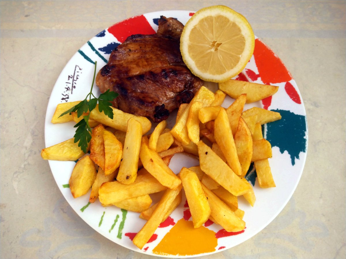 TMegaCartridge's tweet photo. -Menú de hoy:
-Carne a la parrilla con patatas
#ChefLaura & #MegaPinche
🍴🍷 https://t.co/uVHXImJ6br