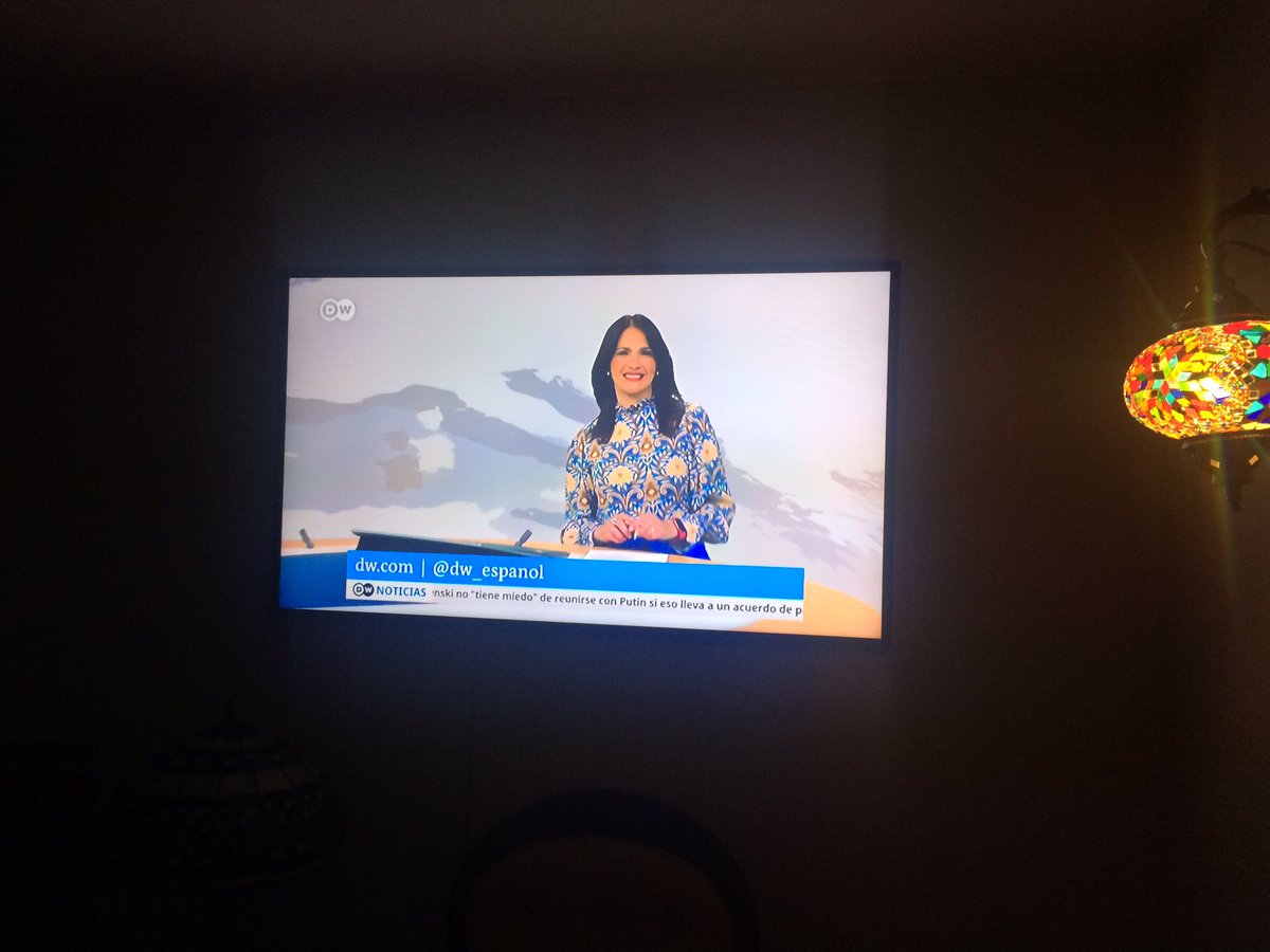 lesteraliaga's tweet photo. Viendo las noticias de DW presentadas por @SCabreraS 😍. Saludos, Silvia, desde Chile. https://t.co/BK7VYmTbyS