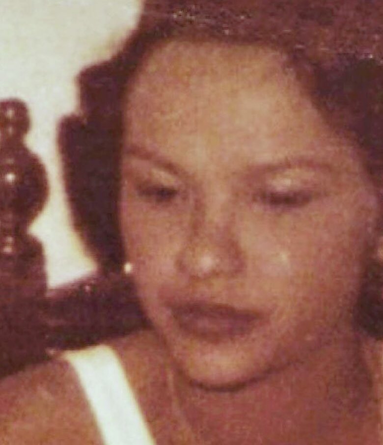 Murió Nancy Colmenares, exesposa de Chávez. La vi una vez en Barinas. Me recibió en su casa y conversamos largo rato. Quise conocer la óptica de esa mujer que lo amó. Le pregunté sobre el divorcio, sus hijos y su nueva pareja. Me dejó una imagen de mujer buena y sencilla.