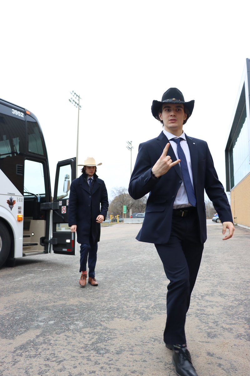 Serving up looks for game ✌️