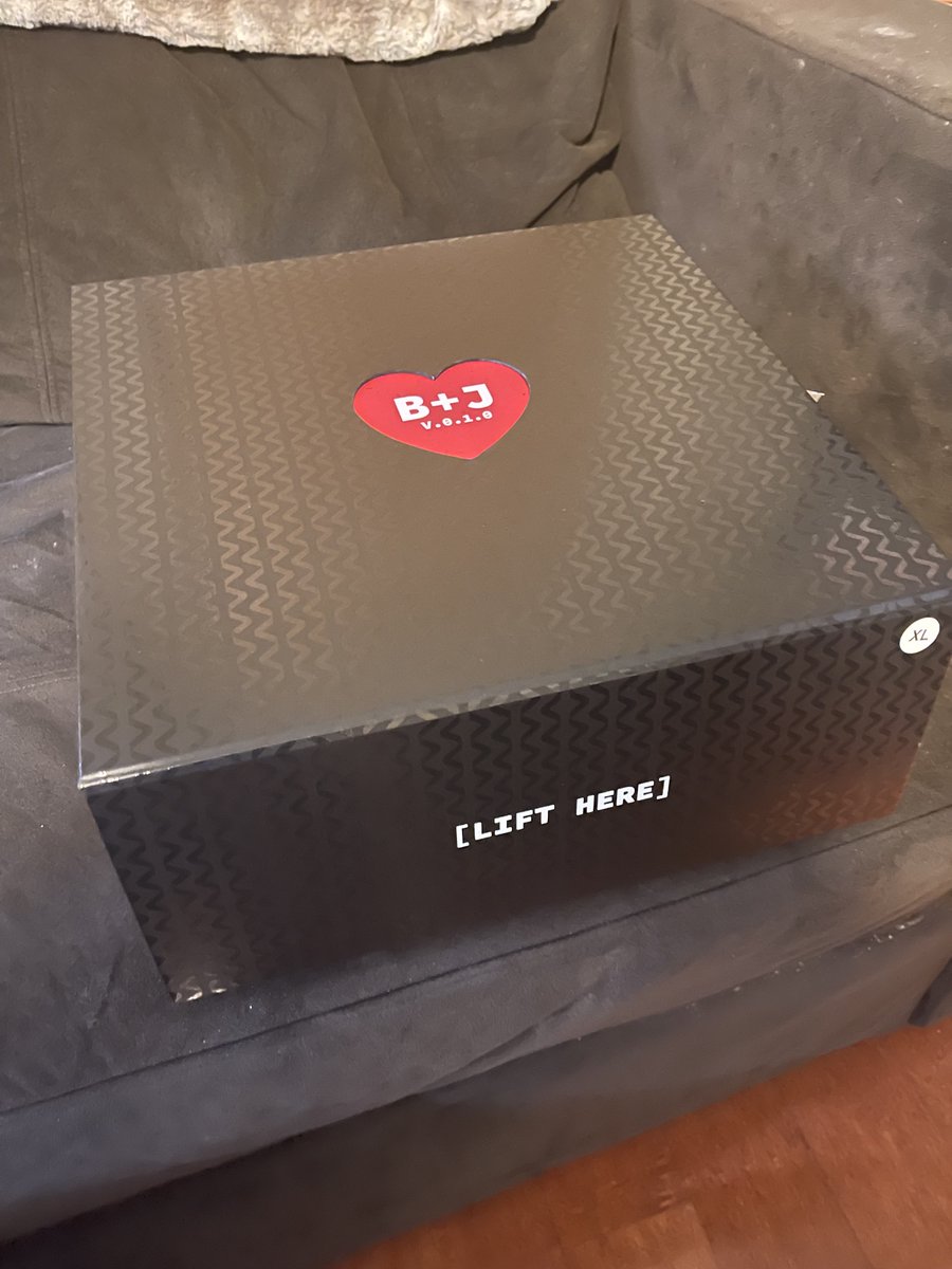 scribblefactory's tweet photo. @pit_the_panda @DegenTrashPanda #XALTS Holy shit! NFT life just met real life when this showed up at the door. I won't show all the contents yet, so I don't ruin it for the other 6 BandJ❤️ owners that have this coming...but it's more than just a jacket (literally, there IS more https://t.co/IR88GUrW31