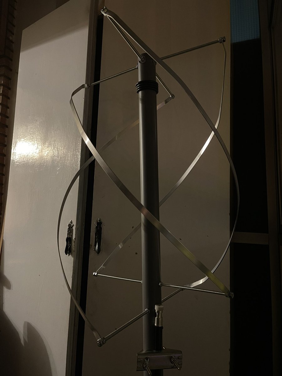 ast_josea's tweet photo. Dos horas loco porque no funcionaba… había puesto mal el conector sma. Mañana la pruebo bien, pero tiene buena pinta 🤩🤩 https://t.co/TaBRM5NOLI