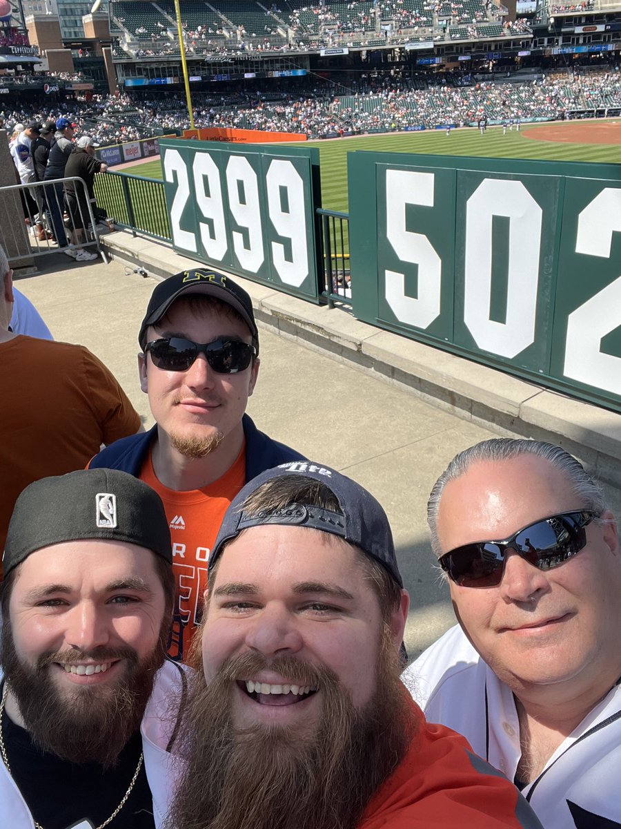 lancehitch16's tweet photo. Mr 3000 https://t.co/dnmVb3NXkF