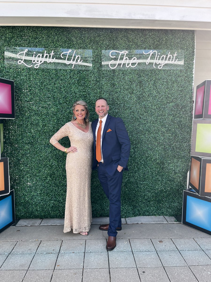 Amanda_Nokes's tweet photo. So pumped for the #BHSBEST 🐅 PROM with @Jjd502  #LightUpTheNight #TheBardstownWay https://t.co/FD82WkM4xi