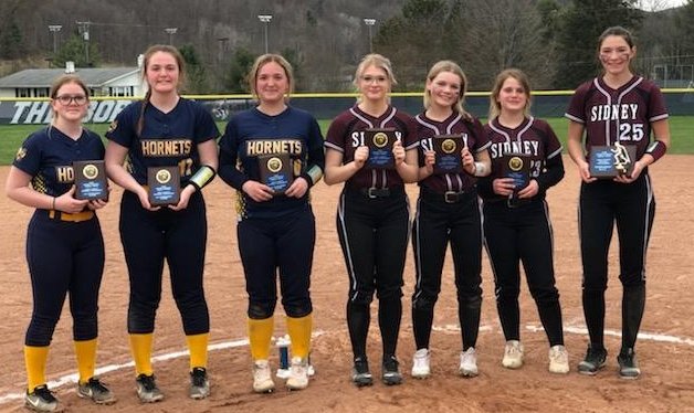DHall5311's tweet photo. Had a great day of softball at the SFCU Tournament.  The Lady Hornets won game one 15-9 against B-G advancing them to the championship. They fell to Sidney 5-1. We are proud of all your hard work! 🥎💪Thank you for hosting B-G! @JLyonHCS @HCSHORNETS https://t.co/ZrLz08r2OY