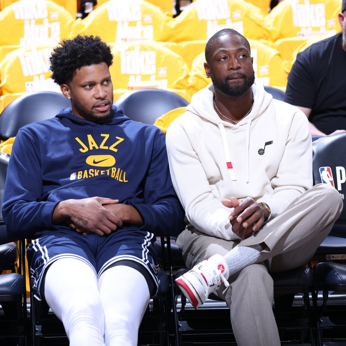 NBALatam's tweet photo. Dwyane Wade con Rudy Gay siguiendo a @utahjazz  🎷 https://t.co/Uh0JyPJs80