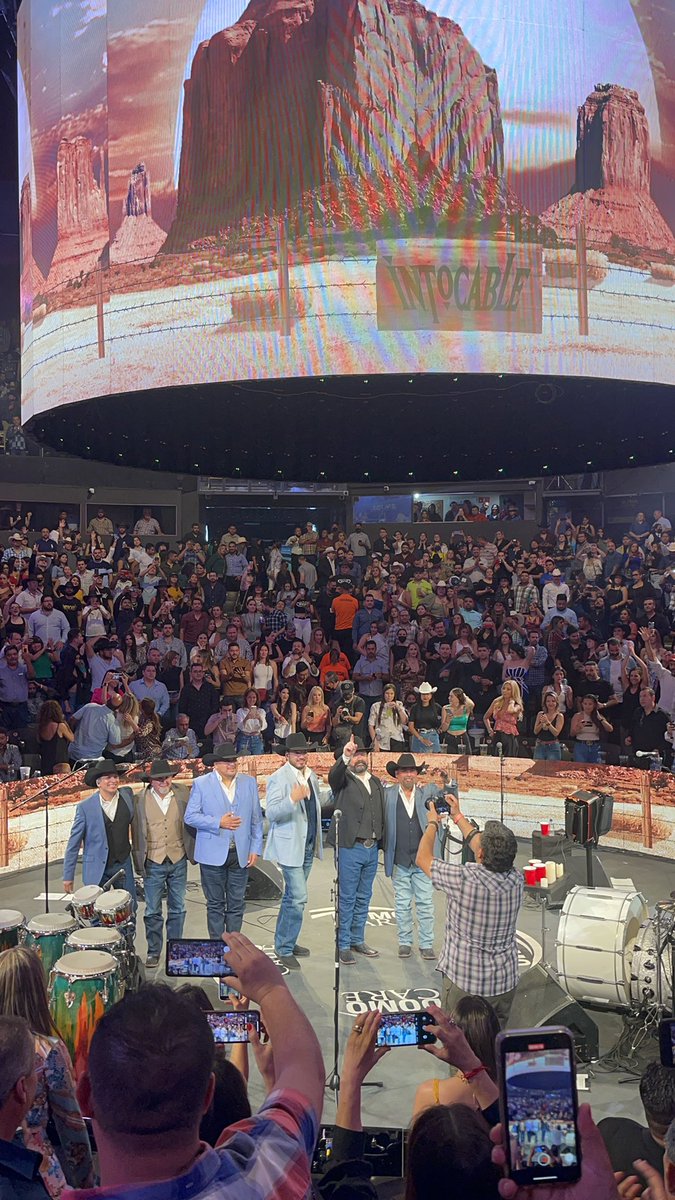 KattiaRdz's tweet photo. Noche INTOCABLE❤️🪗🎤🎶 @grupointocable @IntocableRJM @chapu_leal https://t.co/3aACP5HfPr