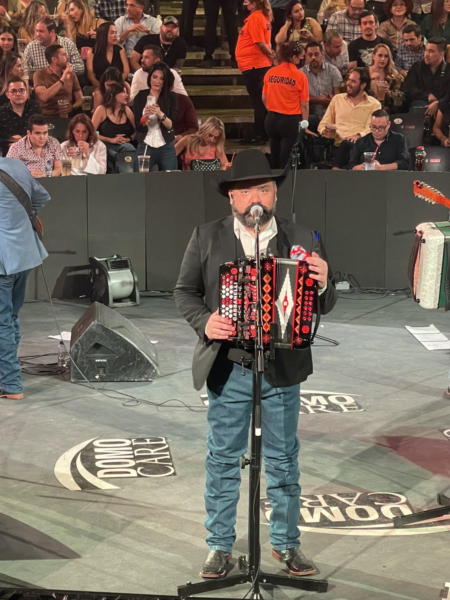 KattiaRdz's tweet photo. Noche INTOCABLE❤️🪗🎤🎶 @grupointocable @IntocableRJM @chapu_leal https://t.co/3aACP5HfPr