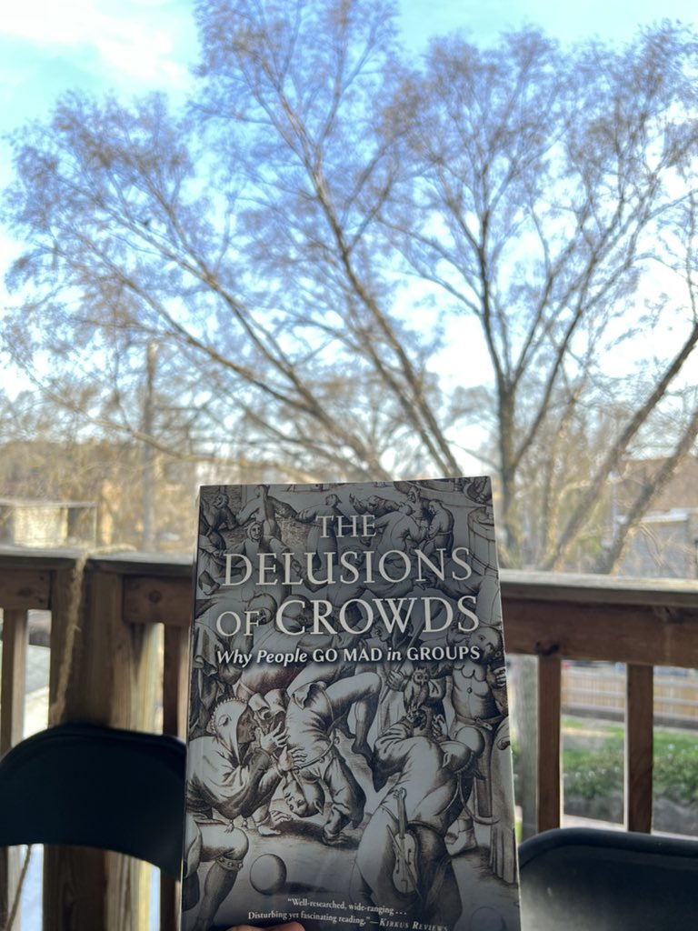 QuinnComprosky's tweet photo. summer time in Chicago means more excuses to read outside! https://t.co/qkFWou1wDt