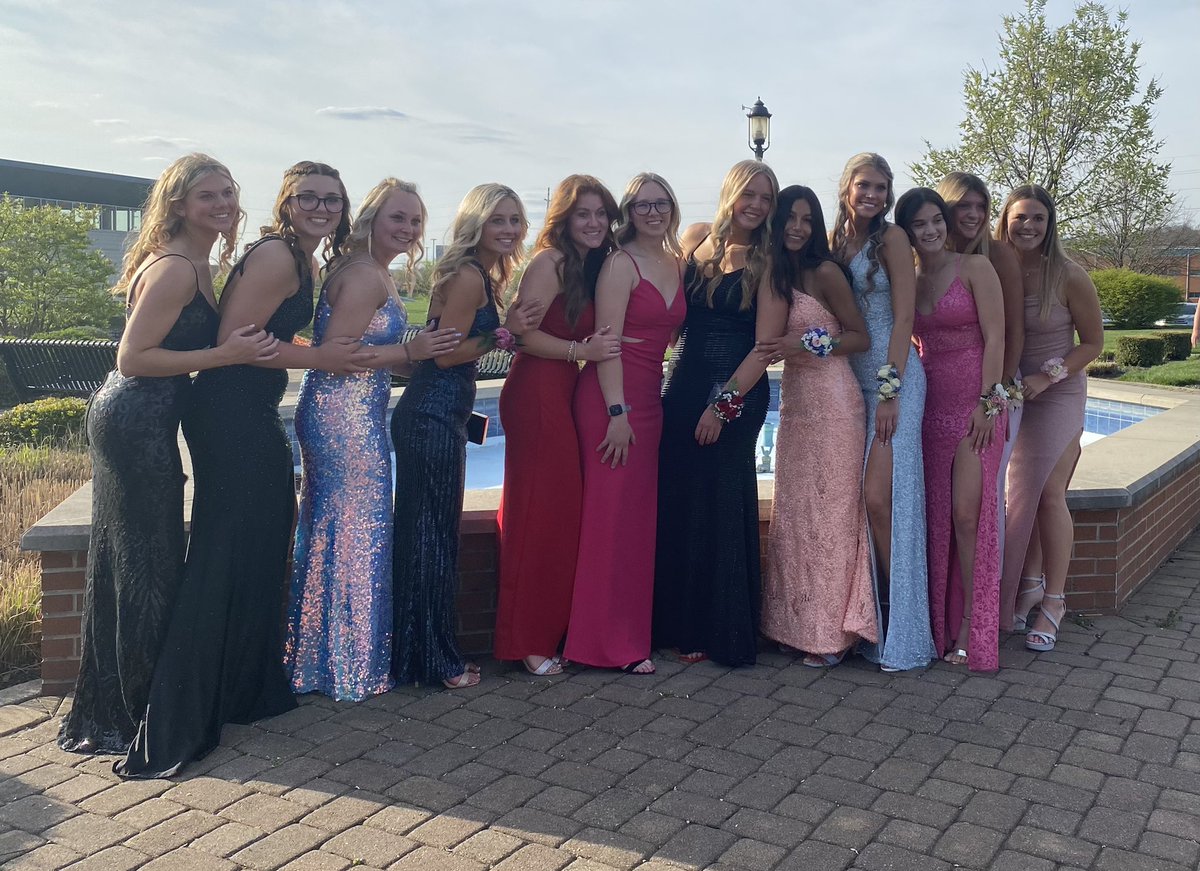 BFHSGirlsLax's tweet photo. Fenwick Prom 2022. Proud of our Senior Class. They clean up nicely off the field. https://t.co/Tw0ymOerUi