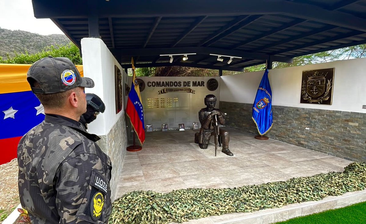 CeballosIchaso1's tweet photo. #23Abr|| Compartimos con la FANB desde la 8va Brigada de Comandos de Mar y rendimos honores a nuestros Comandos Héroes de Apure, que ofrendaron sus vidas en el cumplimiento del sagrado deber de defender y proteger a nuestra Patria contra los TANCOL https://t.co/xyCXlsT1X4