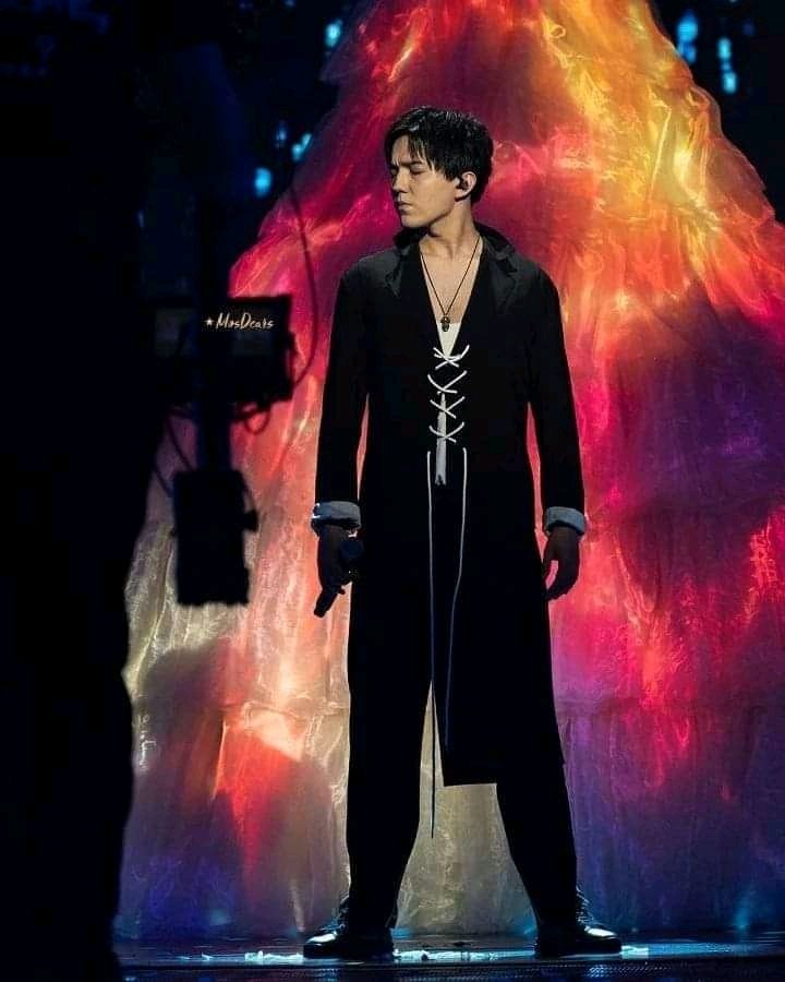 DearMirito's tweet photo. @ClaromusicaMX Soy orgullosamente Dear #Dears fan del Mejor cantante del mundo #DimashQudaibergen
@dimash_official un cantante independiente de Kazajstán, con gran fama en Asia, Bielorusia,
Su rango vocal es de más de 6 octavas y 9 semitonos
#BeWitMe
#FlyAway https://t.co/C4GzUvJ9JW