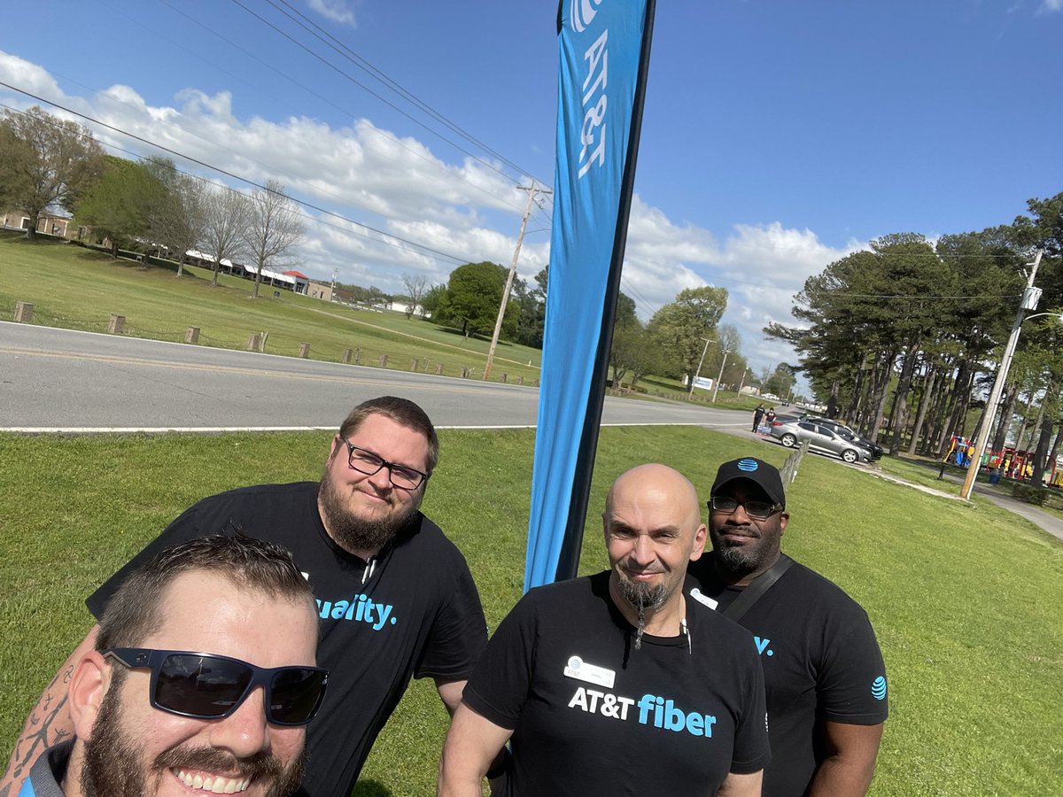 Team Searcy out here soaking up some sun, hunting for some Fiber on this beautiful Saturday! <a href="/carlieasullivan/">Carlie Sullivan</a> <a href="/DaveEdwards100/">Dave Edwards</a> @davidgr33228860 <a href="/KAMOkonnects/">𝐾𝐴𝑀𝑂</a> <a href="/AlyssaMoore_12/">Alyssa Moore</a>