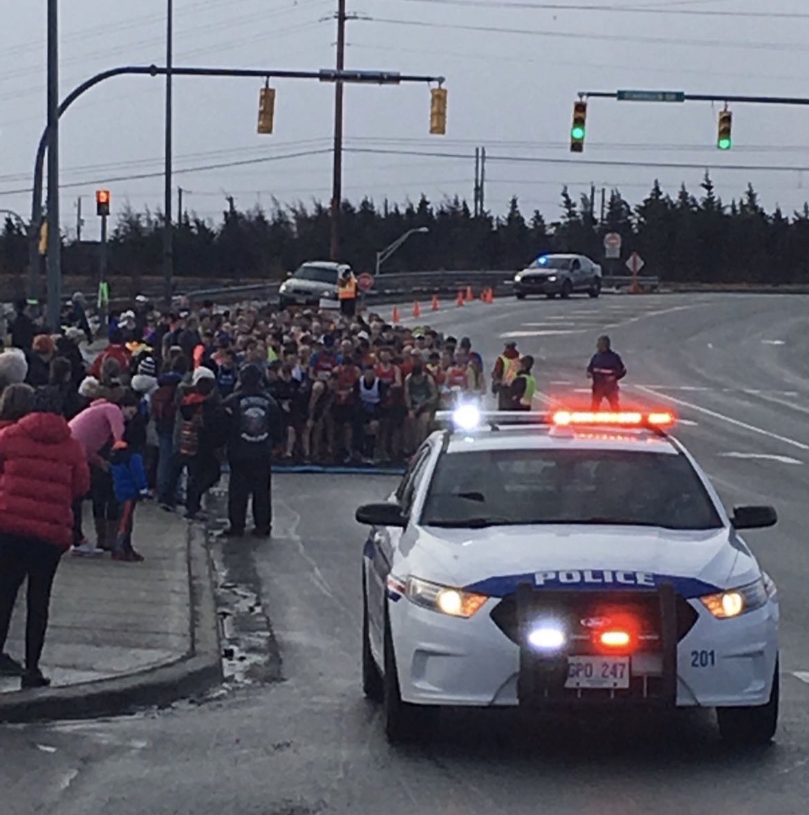 margobnl's tweet photo. The #BPFlatOut is happening Sun morning 8am. Be advised of traffic slow downs in the Stavanger/Aberdeen area from 6:45-9:15am. Something tells me it won’t be this sunny tomorrow! #nltraffic @RNC_PoliceNL @ANERunningClub https://t.co/YfiJKlVH66