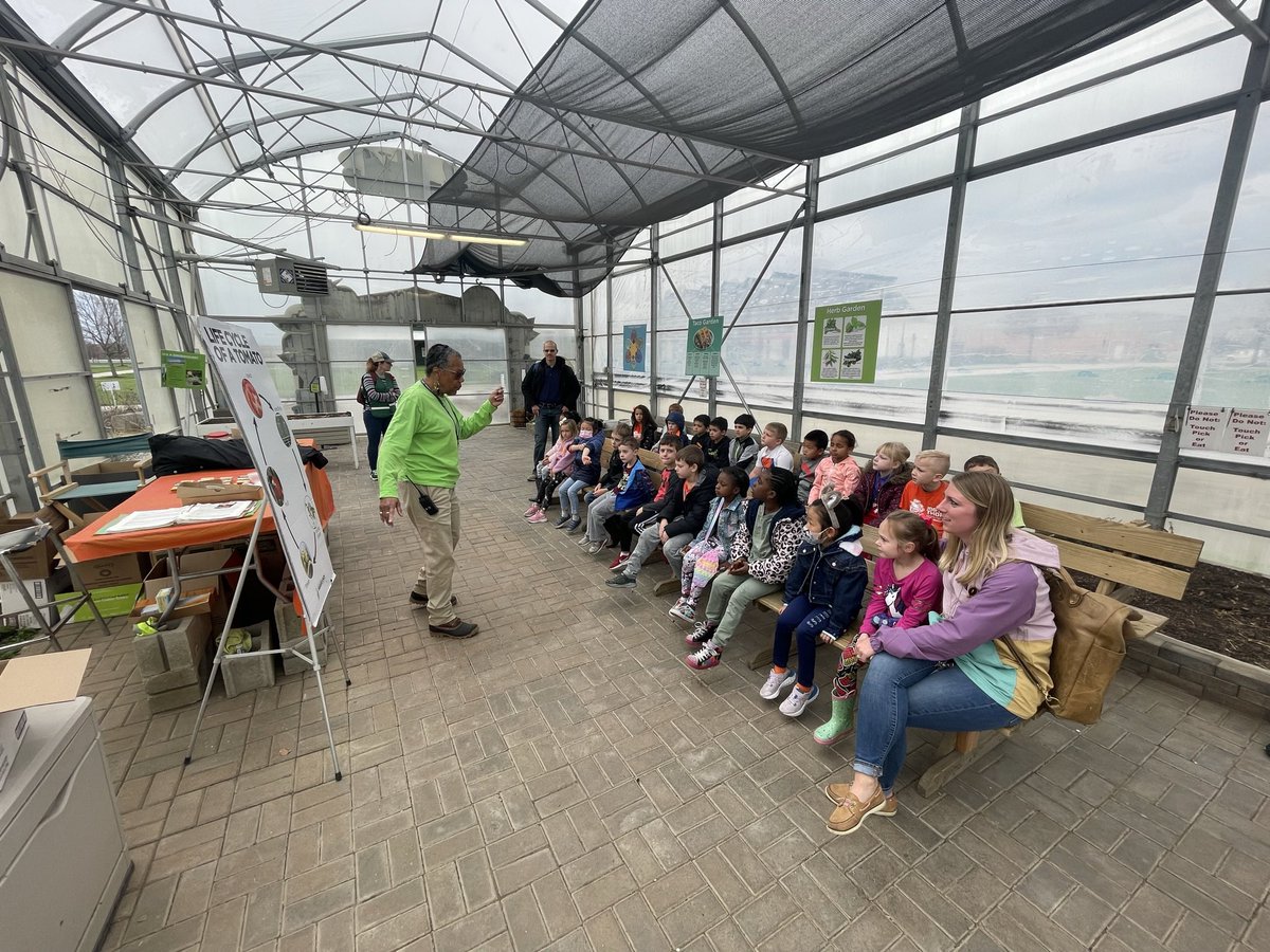 Mrs. Luse (Miss Orbaugh) tweet media