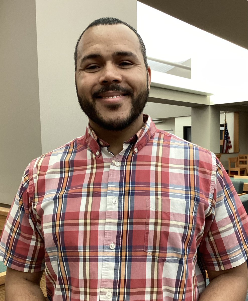 Congratulations to our art teacher, Mr. Chambers, for being named our Snacks Crossing 2022 Teacher of the Year! #pikeproud <a href="/SnacksRockets/">Snacks Crossing Elem</a>