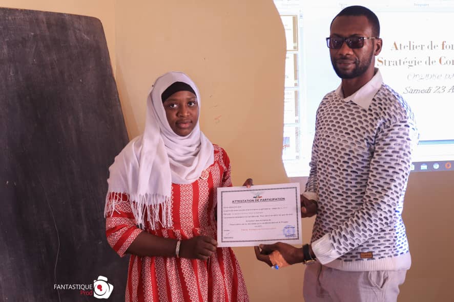 #AJDP 

La formation sur 《Les stratégies de communication》 s'est terminée avec succès à la date du 23/04/2022 au siège de l'AJDP. 

Et nous vous remercions infiniment pour la réussite de cette activité. 

Restons toujours soudés.