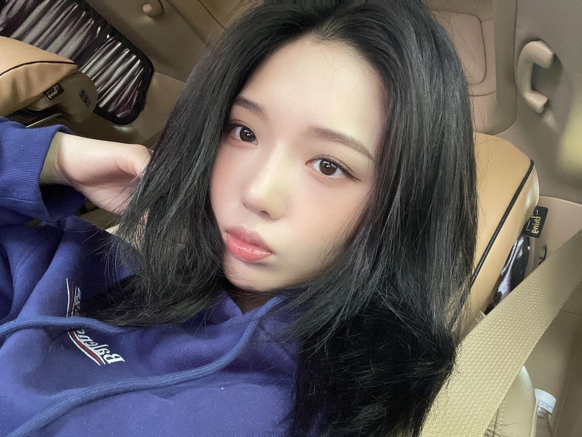 iPatJisun's tweet photo. she’s so beautiful ;(
#지선 #JISUN #FROMIS_9 #프로미스나인 https://t.co/k2w9FEWLN1