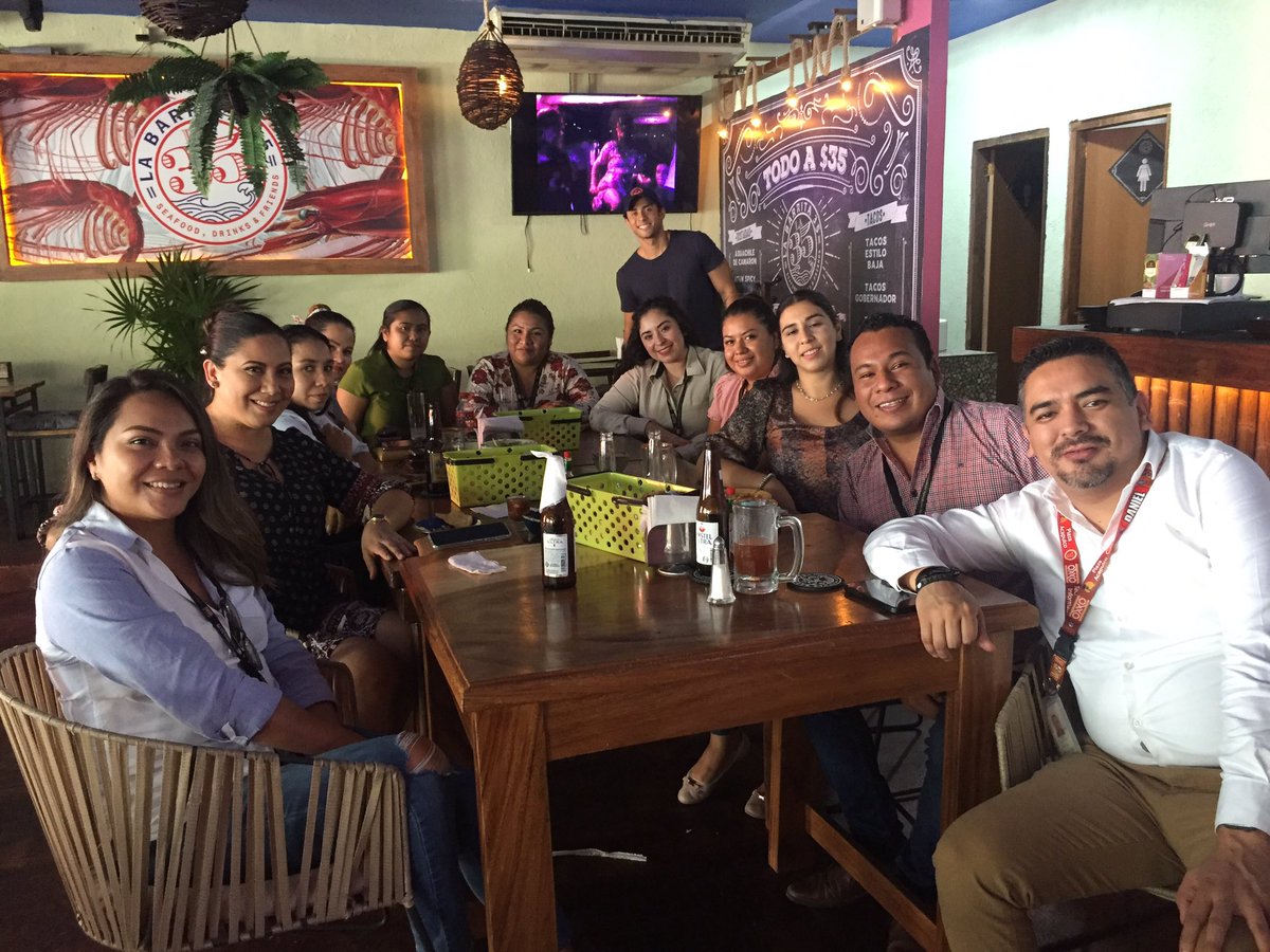 JairoLarumbe's tweet photo. #ComidaAmigos #Compañeros https://t.co/79mKp66Lvs
