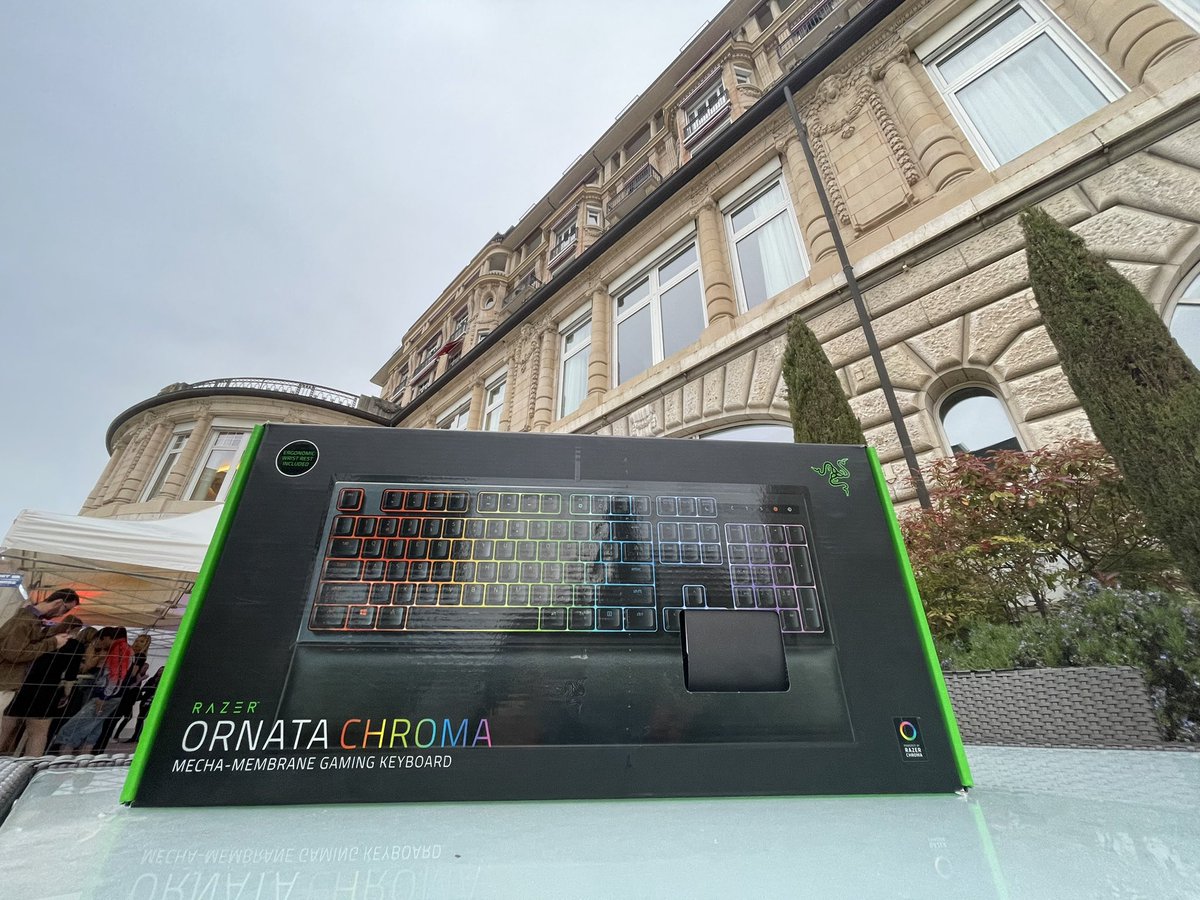 Kelly_jessicaaa's tweet photo. ✨ #GIVEAWAY ✨

🏆 UN CLAVIER RAZER ORNATA CHROMA

Pour participer ⬇️ 

➡️RT
➡️Follow @Fragboxgaming @RedBullCH @Kelly_jessicaaa 

TAS dans 35h 📌

#redbullunlocked #redbull #razer https://t.co/kV9TR3jQE5