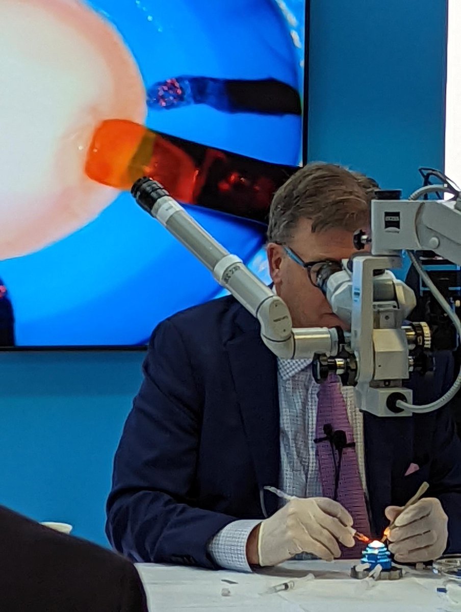 Things are off to a great start at Booth 944! We've been busy with DMEK wet labs, and Dr. Edward Holland presented the first demonstration of the new EndoSerter-PL! #CorneaGen #DMEK #DSEK #ESPL #ophthalmology
