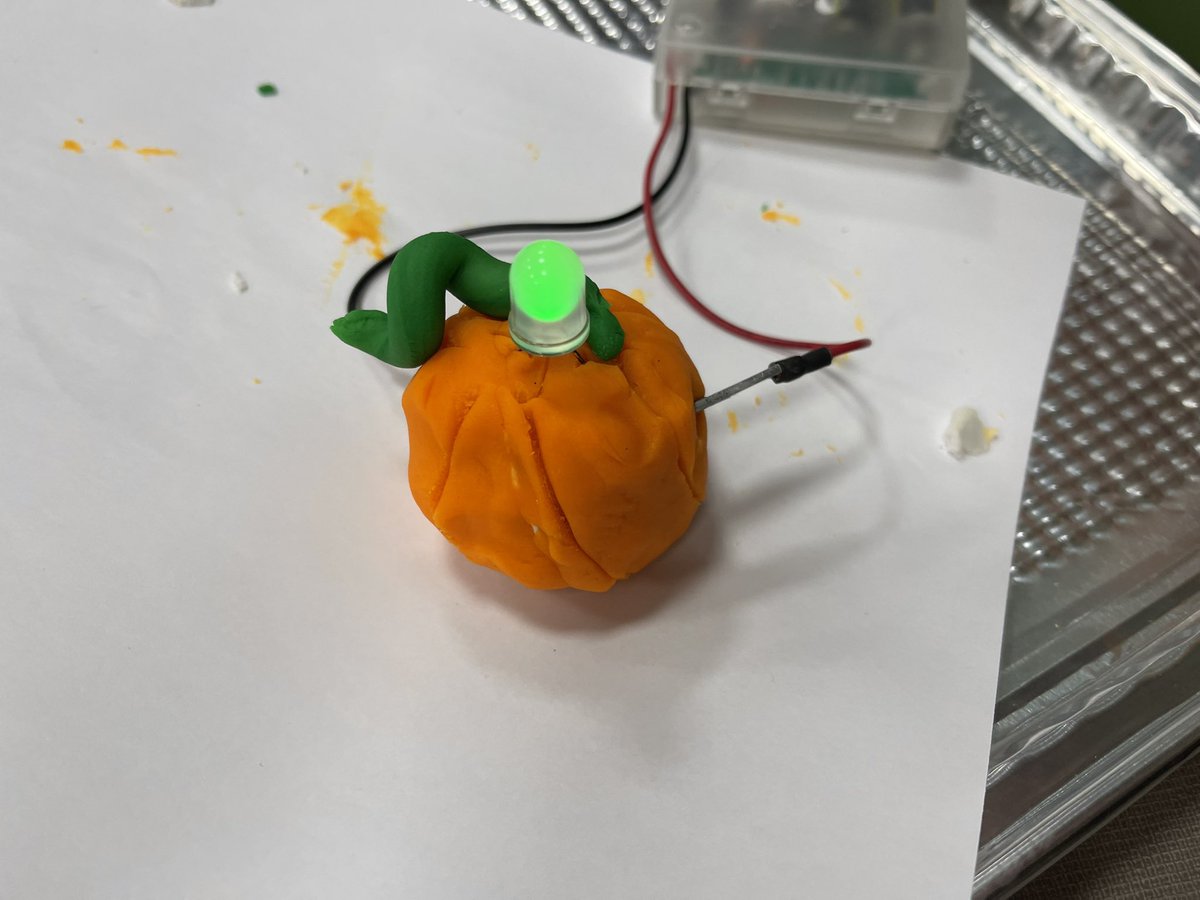 BookSmith123's tweet photo. Smith Readers making squishy circuits in Library! Lighting up the place! 💡 @TenaflySchools @J_SpencerSmith #squishycircuits https://t.co/JEz2AQUm4f