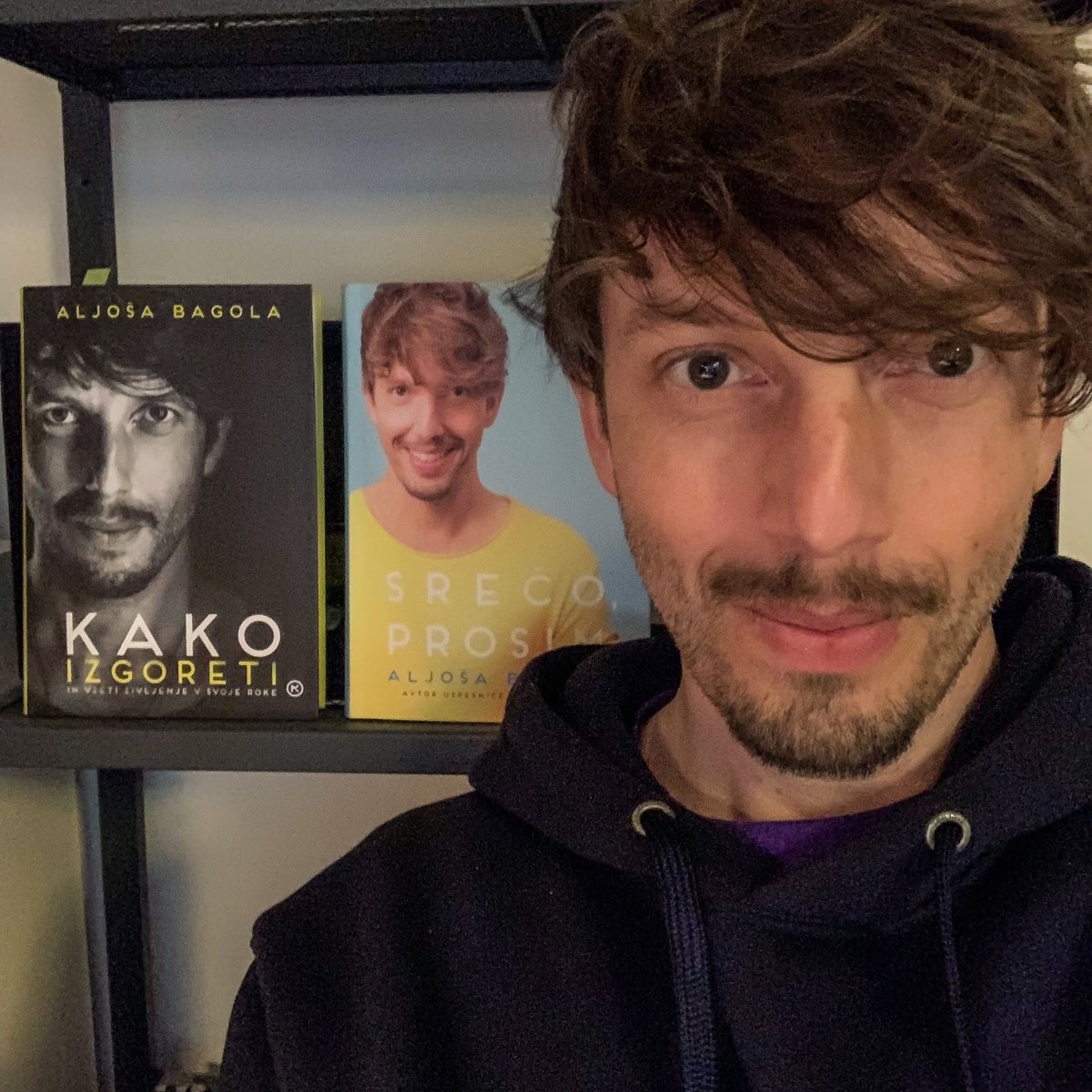 Danes je svetovni dan knjige. 📖🌎
Počaščen in hvaležen sem, da v tako neverjetnem številu posegate po obeh mojih.  🙏🏻
Prijetno branje še naprej. Na knjige! 😉