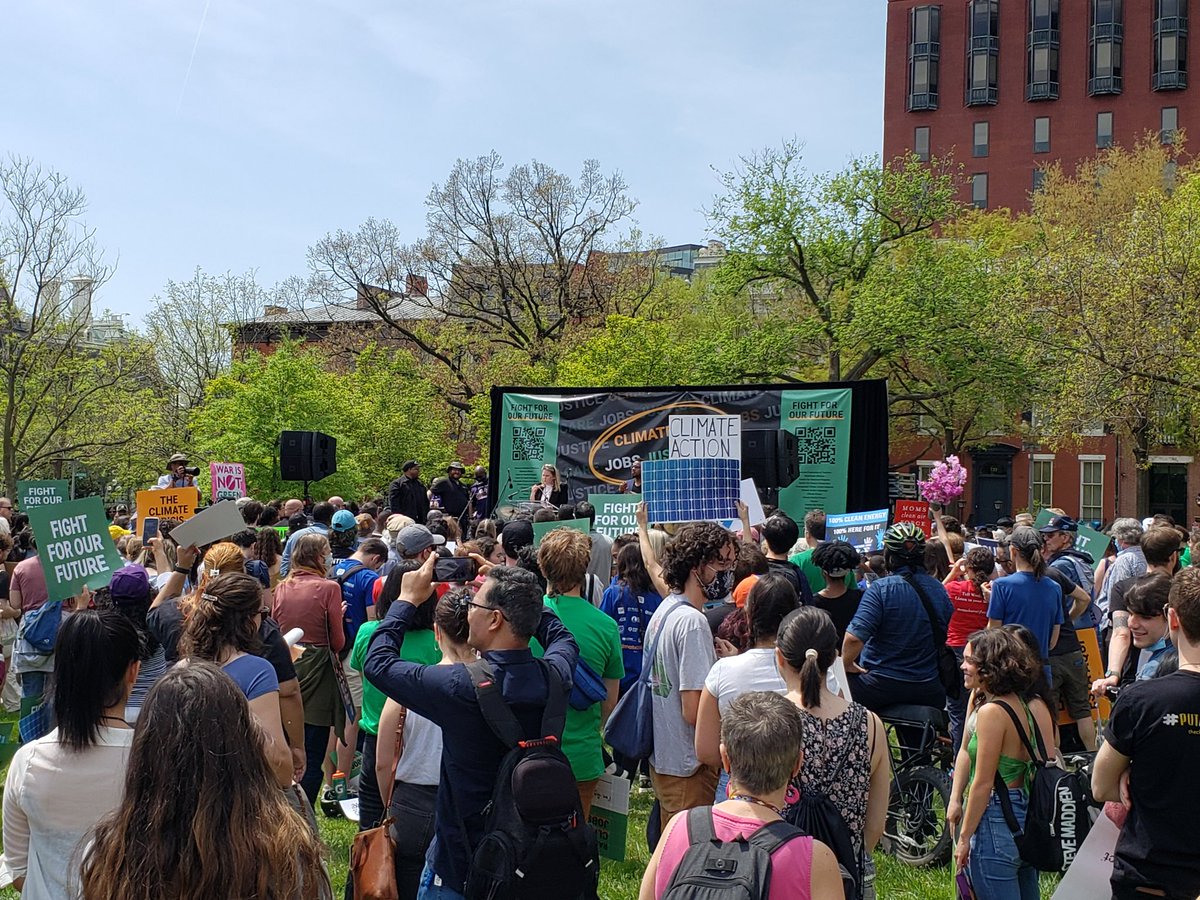 Climate crisis, racial injustice &amp; fossil-fueled war are devastating people's lives right now and our elected officials are dragging their feet. GGJ is here in Washington DC demanding Congress &amp; <a href="/POTUS/">President Donald J. Trump</a> Biden #FightForOurFuture and pass
Real climate solutions now!  #NoWarNoWarming