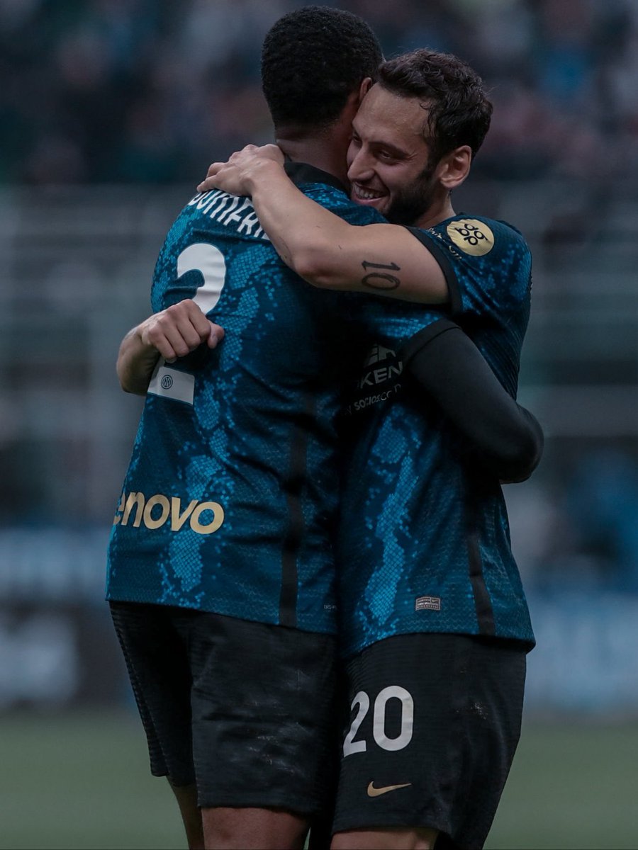 InterClubGreece's tweet photo. #InterRoma 3-1 FT
Κορυφή στη βαθμολογία και τώρα περιμένουμε το αυριανό αποτέλεσμα του Lazio-Milan. Πέντε τελικοί απομένουν και αν τους κερδίσουμε θα κατακτήσουμε το 20ο Πρωτάθλημα της ιστορίας μας. 🏆🖤💙⭐⭐
#Ventesimo #Scudetto #campioneditalia #InterClubGreece https://t.co/VCOVa9tHK4