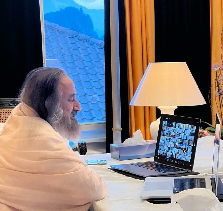 OfficeOfGurudev's tweet photo. Gurudev @SriSri Ravi Shankar interacts with participants of the SKY Breath #Meditation workshop from across USA.

#Now https://t.co/UMtfGBFP7C