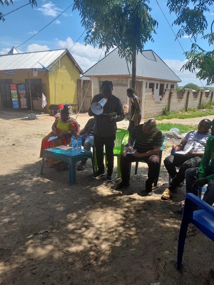TRATanzania's tweet photo. #IRAMBA Mamlaka ya Mapato Tanzania (TRA) Wilaya ya Iramba kwa kushirikiana na halimashauri ya Wilaya ya Iramba mkoani #Singida, leo 23/4/2022 imetoa elimu ya kodi na huduma ya kuwasajili wafanyabiashara wa eneo la Malendi, Shelui wilayani humo. https://t.co/MPf1sIrMIf