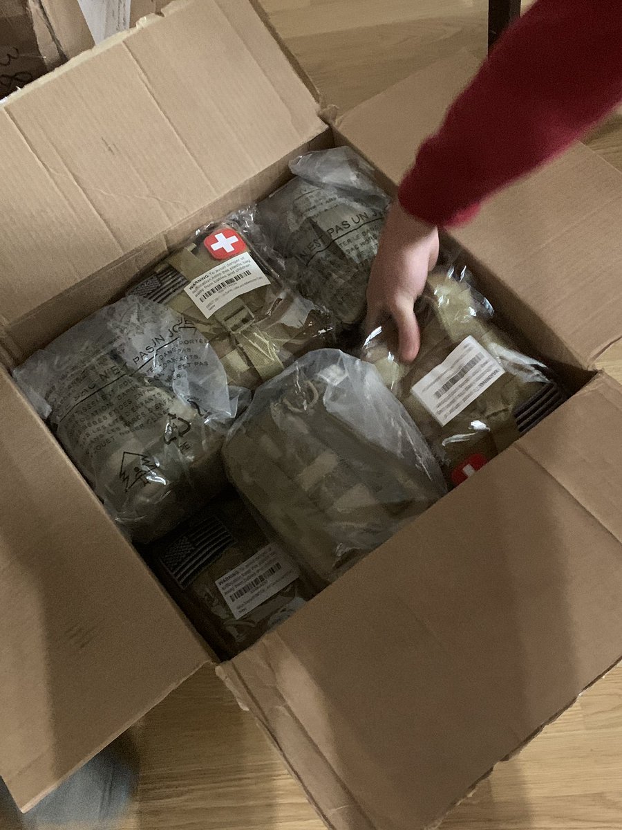 vyalenarybka's tweet photo. Medical kits for 🇺🇦 soldiers will be forwarded soon to the front line in the south! 
Thank you for your donations! 
#Ukraine #UkraineWar #UkraineWillWin #Kherson https://t.co/kUhBylB1SX
